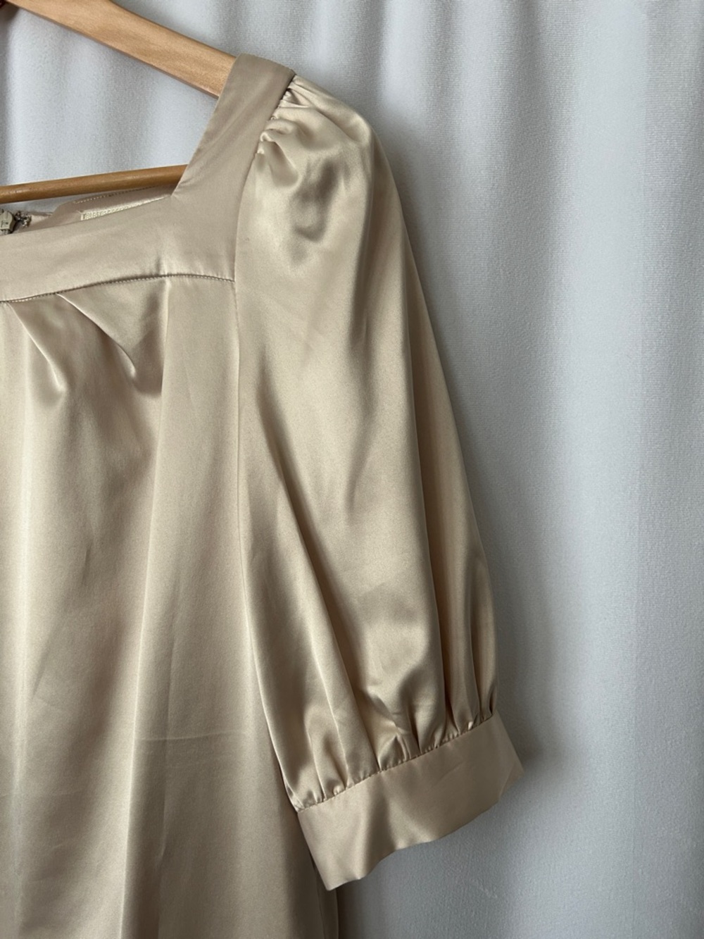 Chloé Luxurious Taupe Silk 3/4 Sleeve Floral Shift Sheath Mini Dress *Size 4* 🌺🌺 - Picture 4 of 9